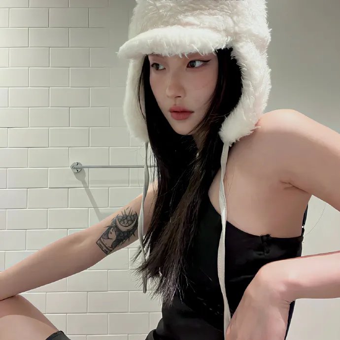 橘衫男子的画像
